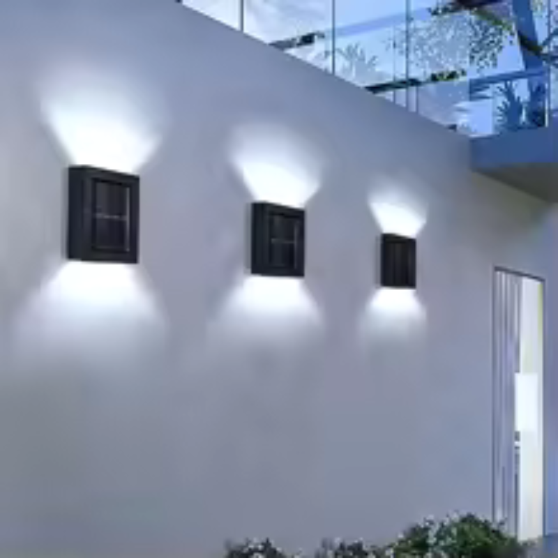 Fényesítse meg a kültéri terét könnyedén ezzel a napelemes LED fali lámpával