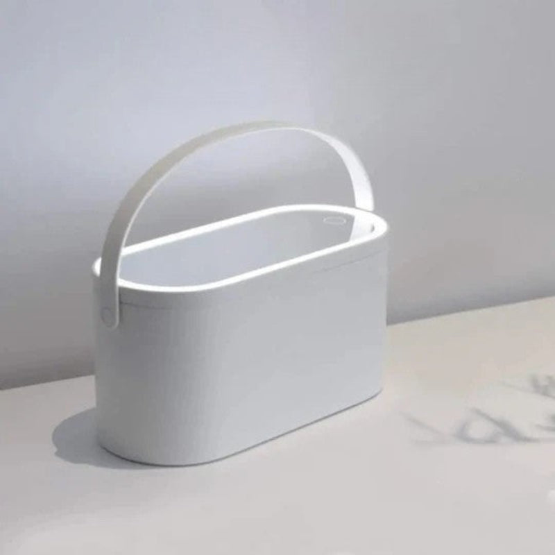 Perfekte Schönheit mit LED-Spiegel und integriertem Stauraum