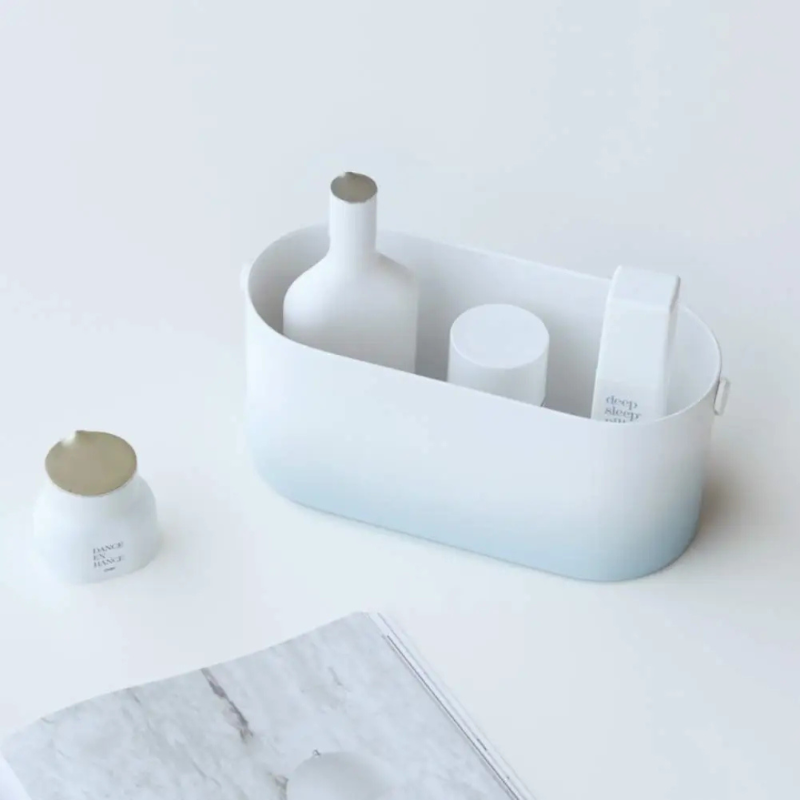 Perfekte Schönheit mit LED-Spiegel und integriertem Stauraum 