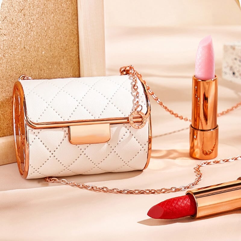 Matt rúzsok elegáns kézitáskában 