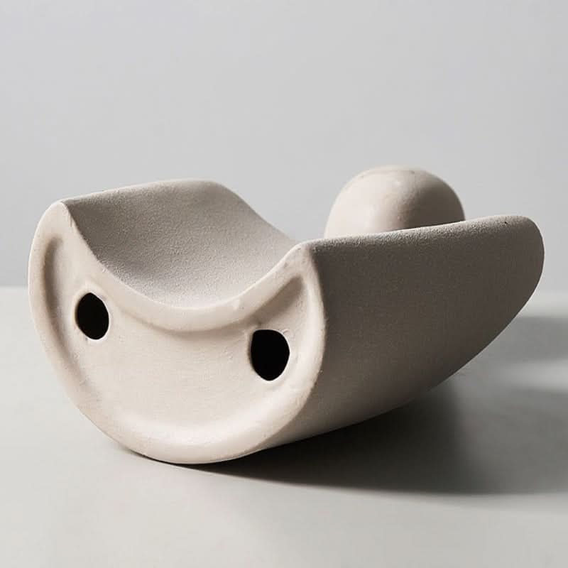 Moderne Skulptur, die Verbindung und Zärtlichkeit symbolisiert 