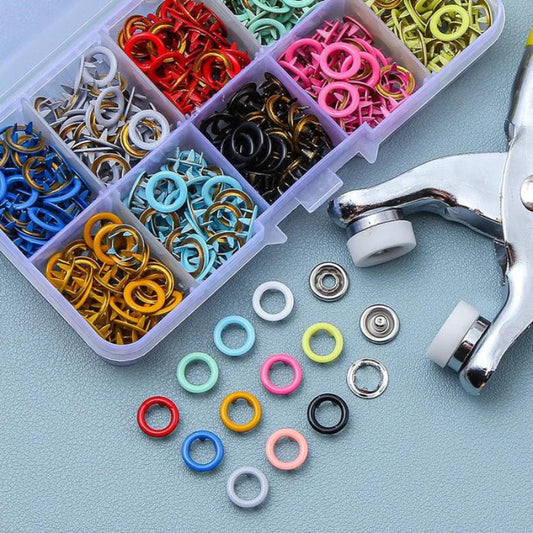 Seamless fastening: easy-to-attach snap buttons 